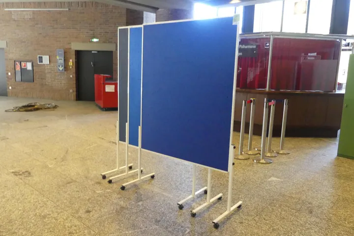 3x FRANKEN - Moderations-/Pinnwand mit Filzoberfläche (blau/schwarz), auf Fußgestell